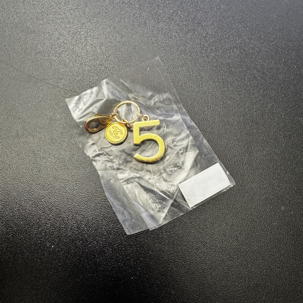 Chanel 5 Charm